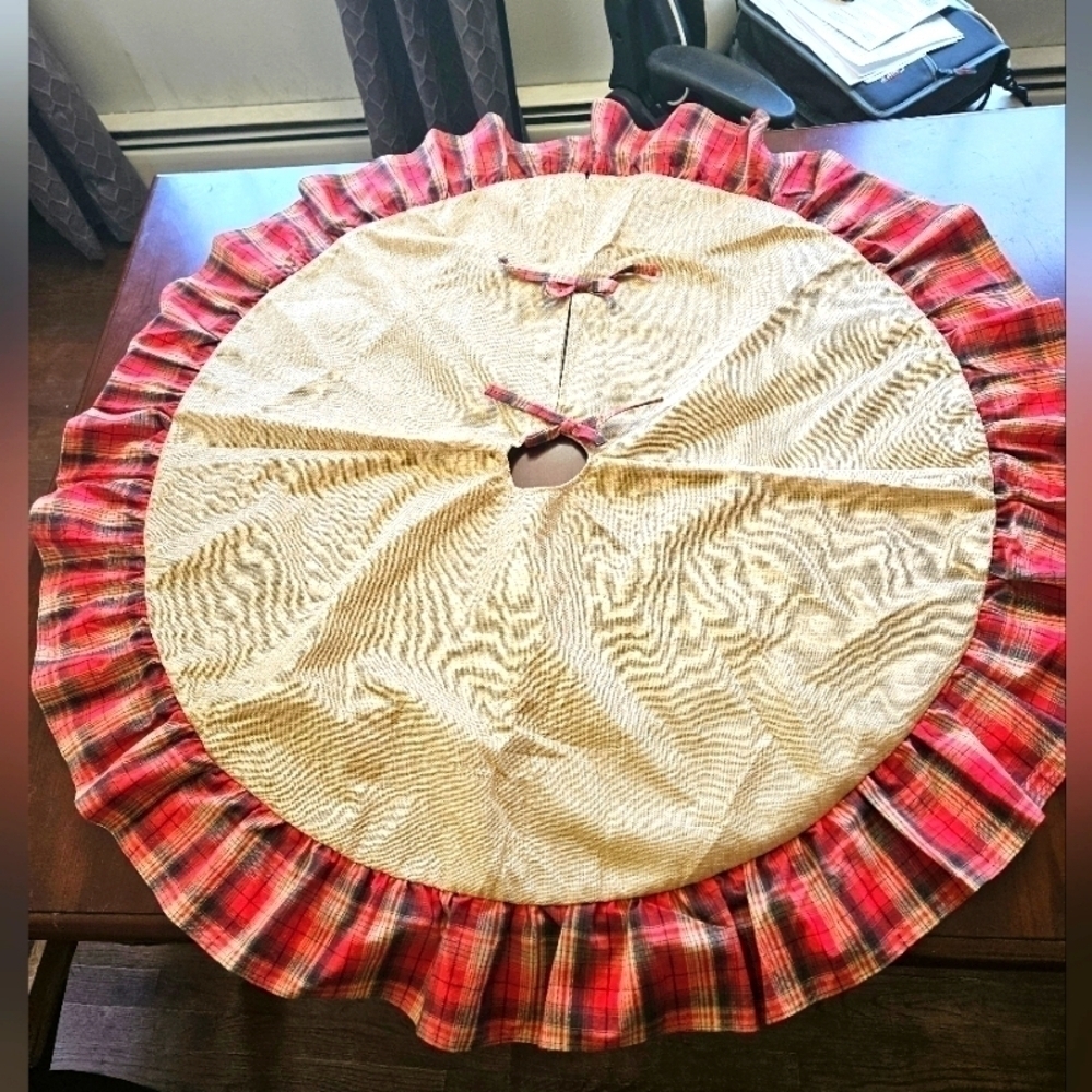 Tree skirt